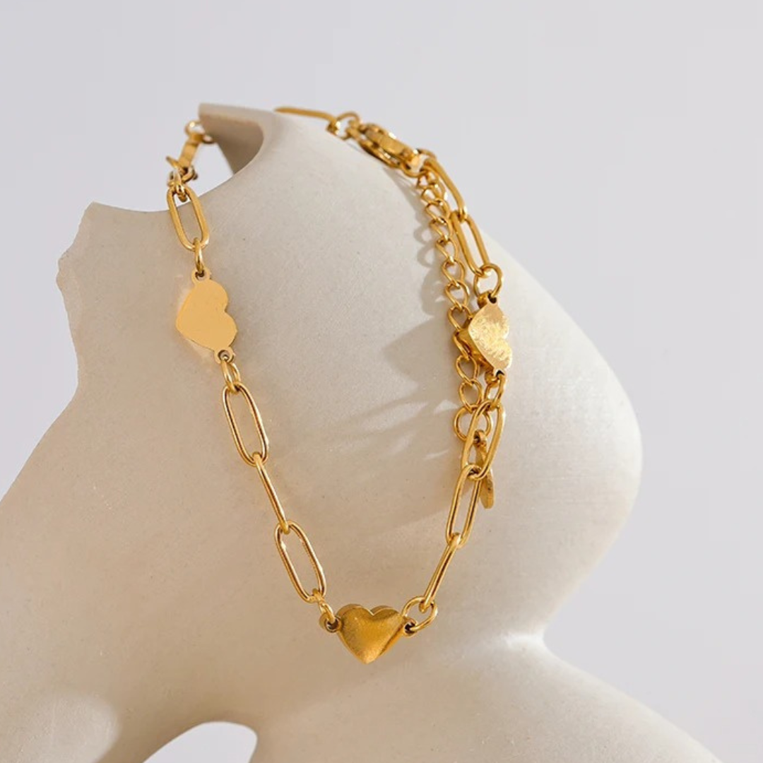 Pulsera Con Corazones Enchapado En Oro 18K
