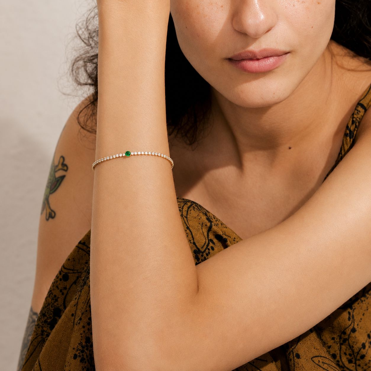Pulsera Riviera Con Piedra Verde Central Enchapado En Oro 18K Pulsera 03 ZAPRINI 