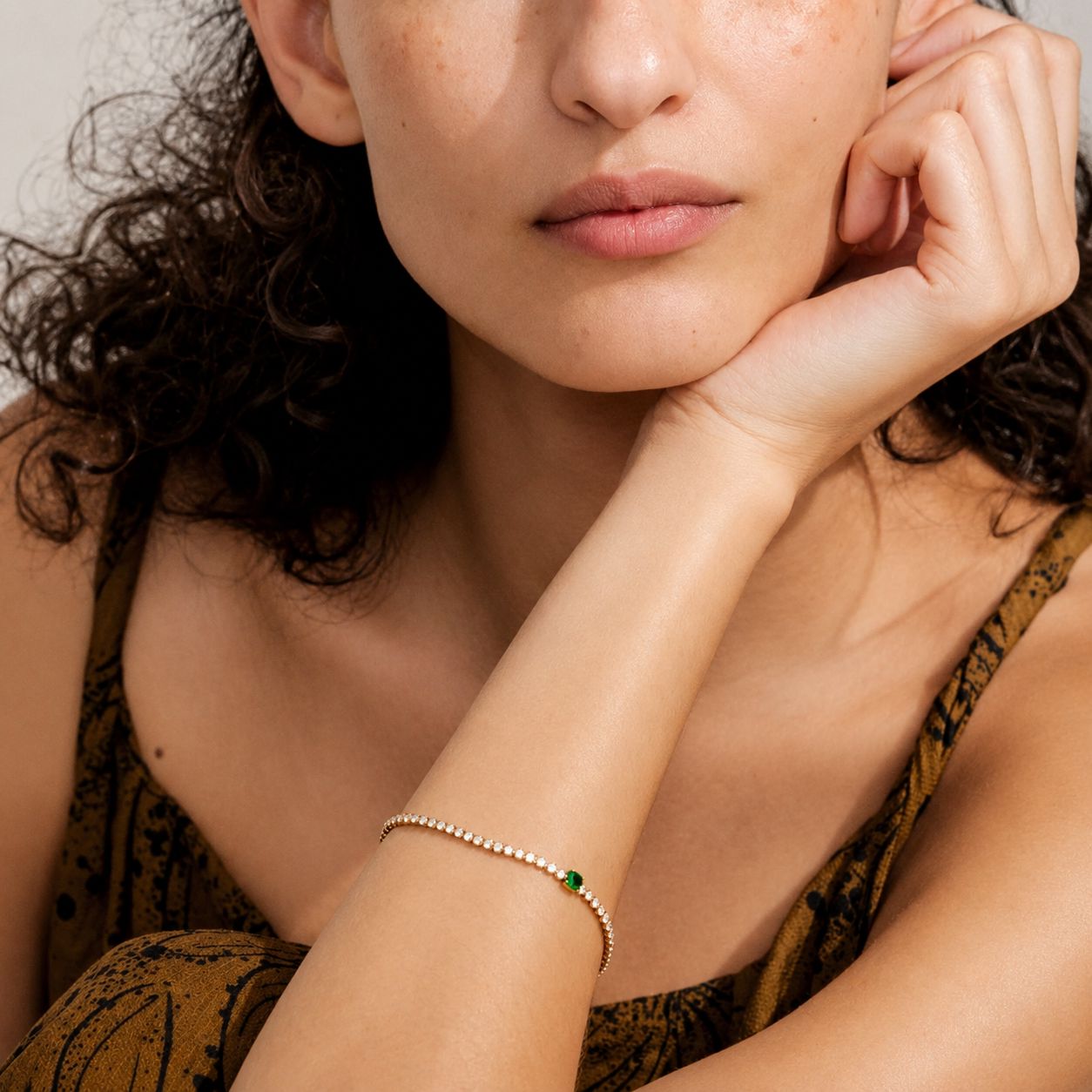 Pulsera Riviera Con Piedra Verde Central Enchapado En Oro 18K Pulsera 03 ZAPRINI 