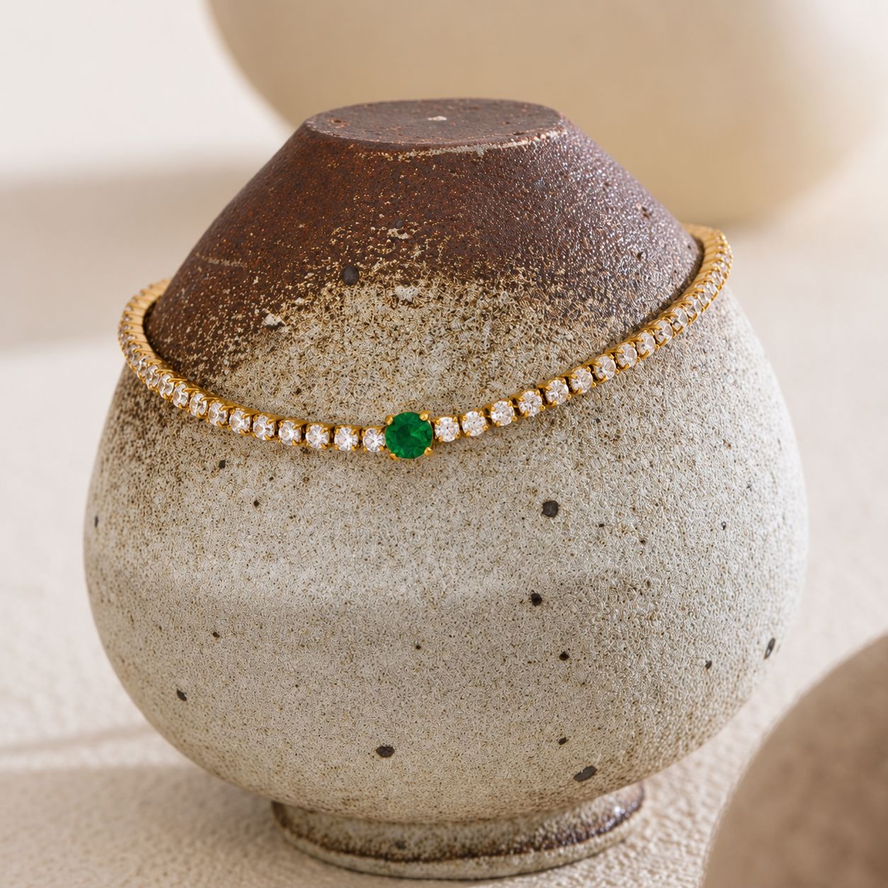 Pulsera Riviera Con Piedra Verde Central Enchapado En Oro 18K Pulsera 03 ZAPRINI 