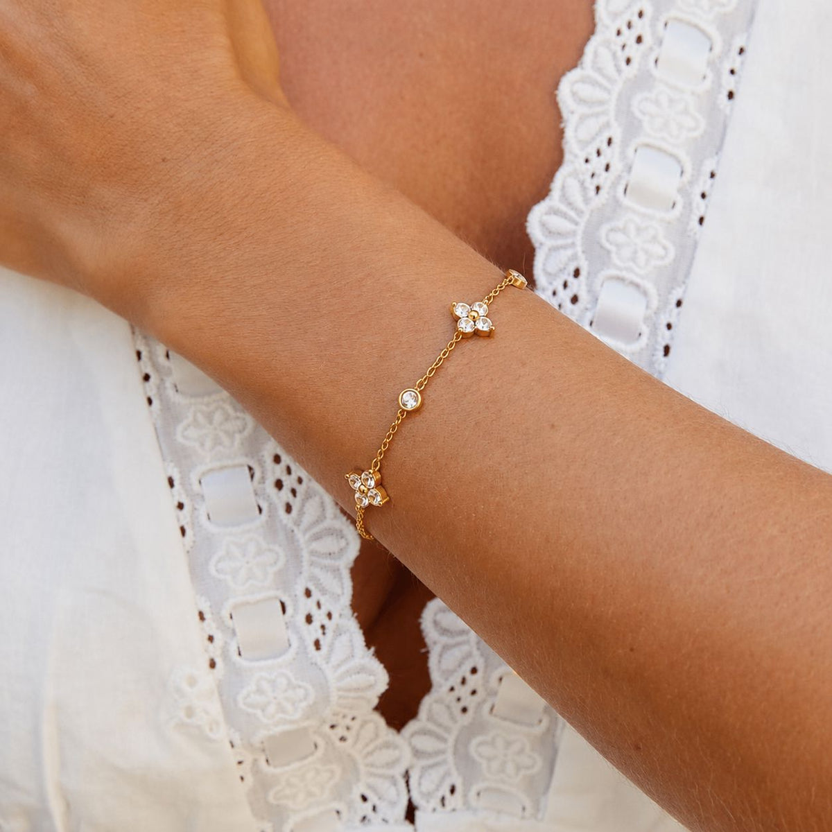Pulsera Con Cadena De Flores De Circonia Enchapado En Oro 18K Pulsera 10 ZAPRINI Oro 