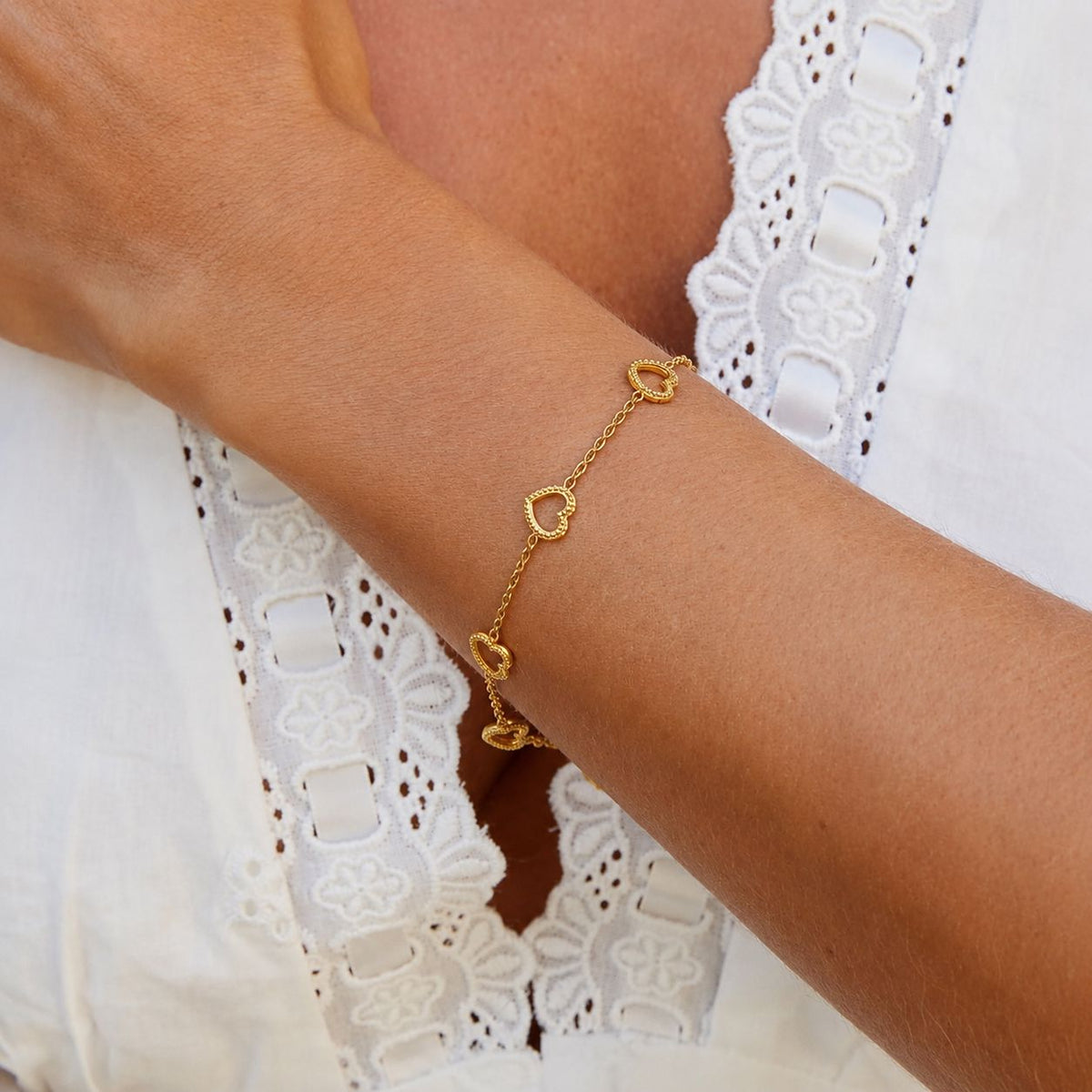 Pulsera de Cadena Delgada Con Corazones Enchapado En Oro 18K Pulsera 08 ZAPRINI Oro 