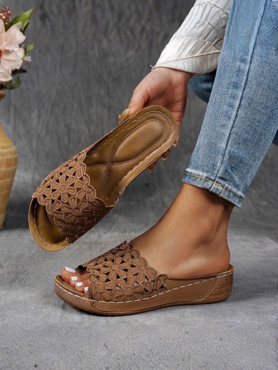 SANDALIAS CON BORDADO FLORAL Sandalia 6 ZAPRINI Marrón 34 