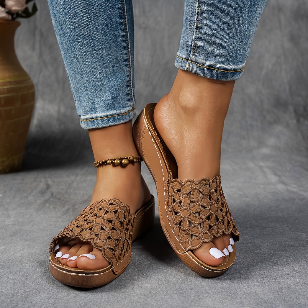 SANDALIAS CON BORDADO FLORAL Sandalia 6 ZAPRINI 