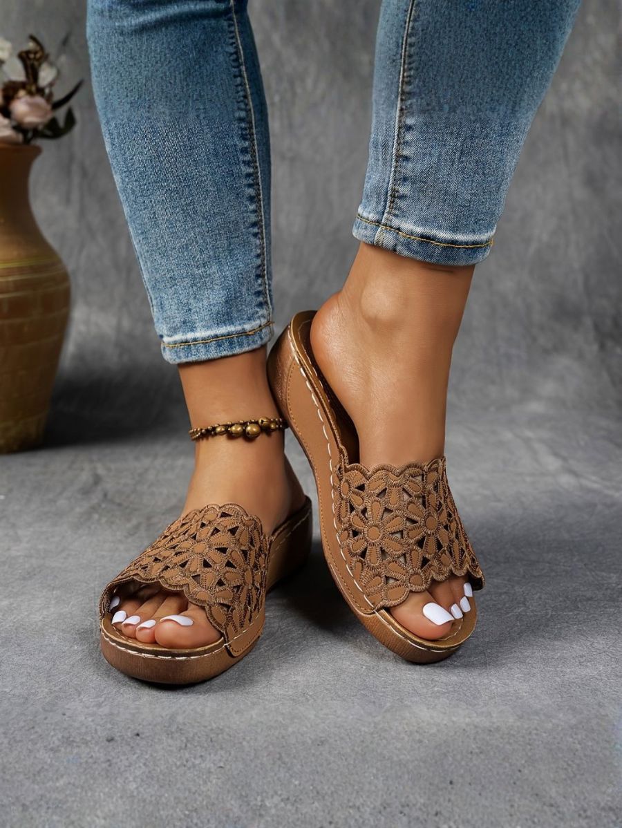 SANDALIAS CON BORDADO FLORAL Sandalia 6 ZAPRINI 