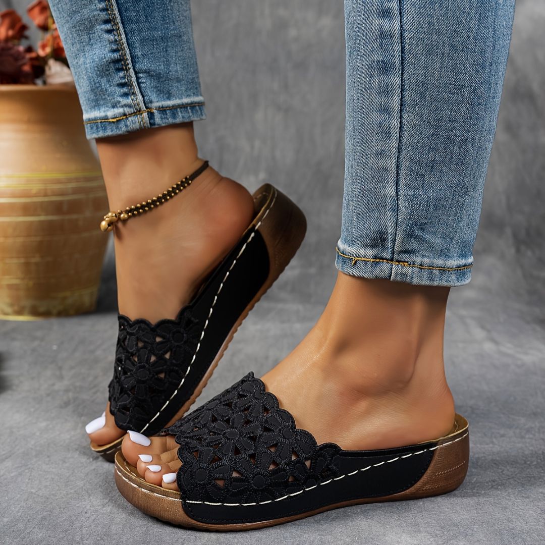 SANDALIAS CON BORDADO FLORAL Sandalia 6 ZAPRINI Negro 34 