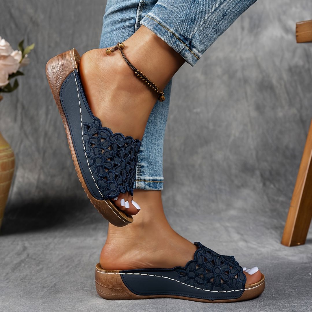 SANDALIAS CON BORDADO FLORAL Sandalia 6 ZAPRINI Azul 34 