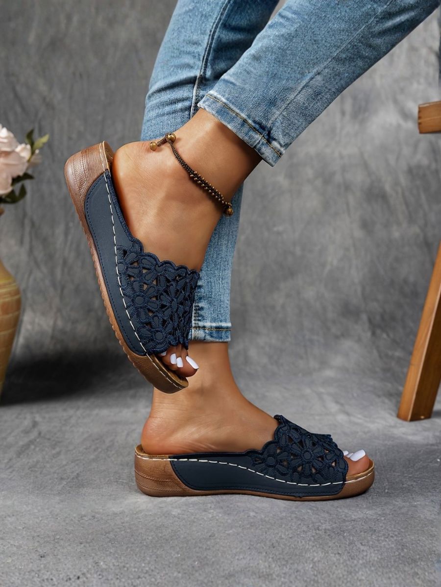SANDALIAS CON BORDADO FLORAL Sandalia 6 ZAPRINI Azul 34 