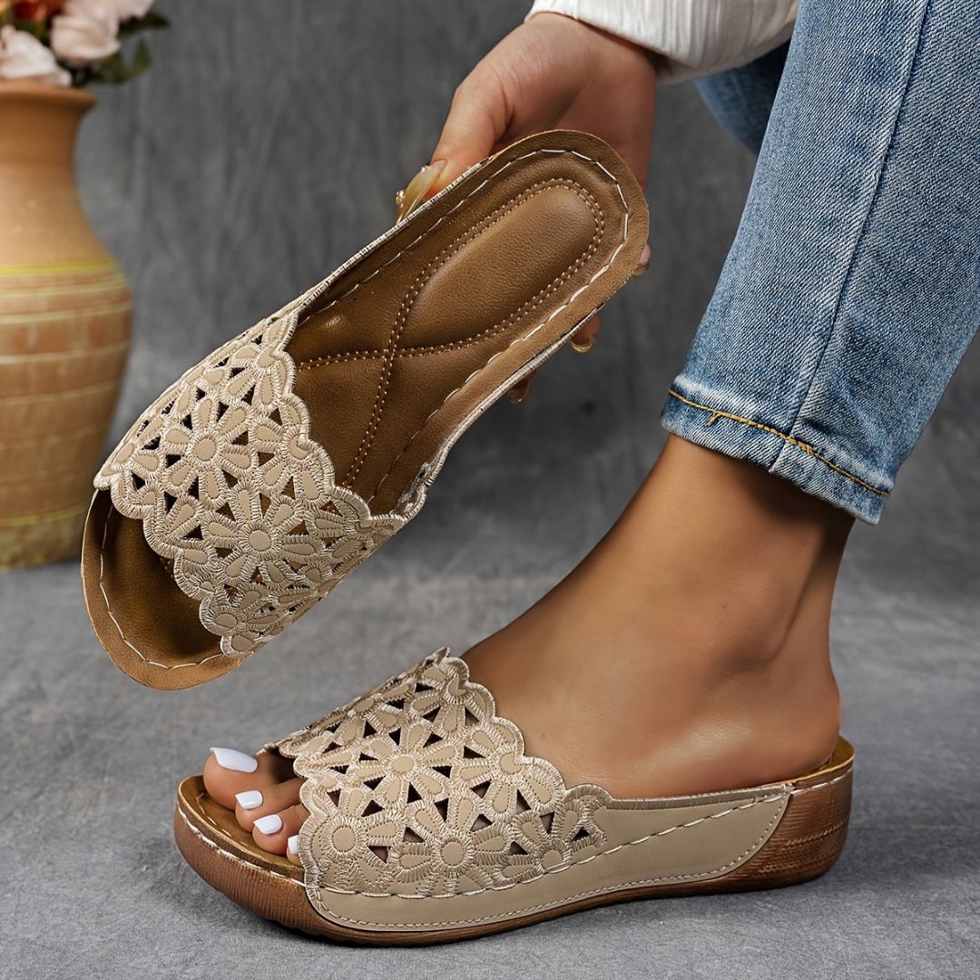 SANDALIAS CON BORDADO FLORAL Sandalia 6 ZAPRINI Beige 34 