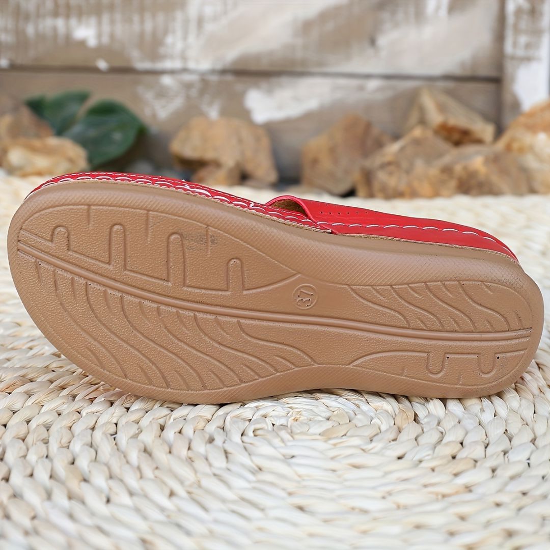 SANDALIAS CON DETALLE DE PUNTOS Y METÁLICO Sandalia 17 ZAPRINI 