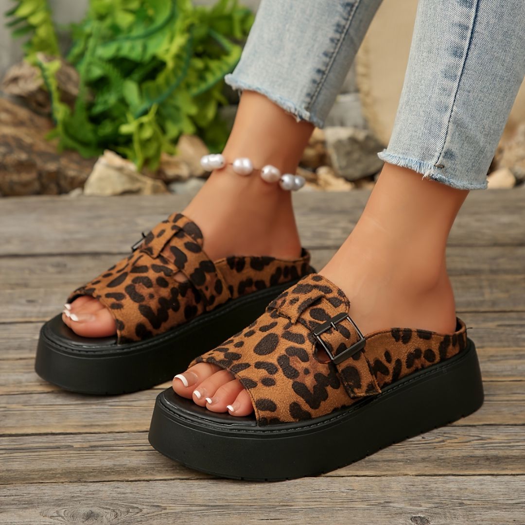 SANDALIAS CON HEBILLA Y ESTAMPADO LEOPARDO Sandalia 23 ZAPRINI 34 