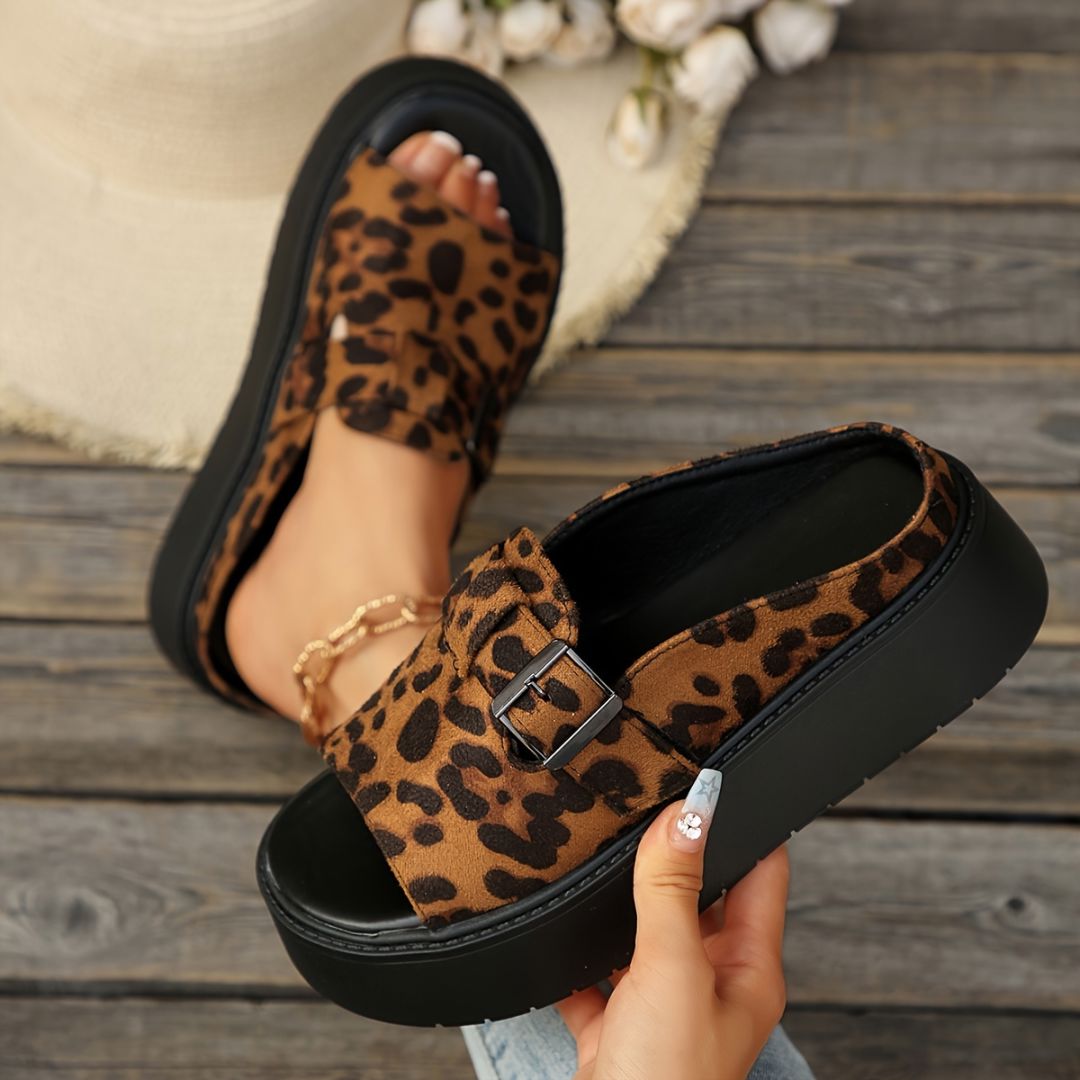 SANDALIAS CON HEBILLA Y ESTAMPADO LEOPARDO Sandalia 23 ZAPRINI 