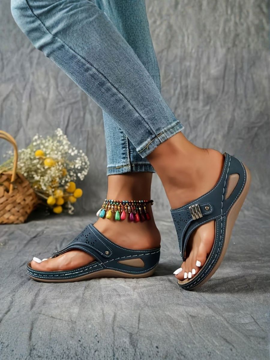 SANDALIAS CON PLANTILLA ACOLCHADA Y DETALLE METÁLICO Sandalia 5 ZAPRINI 