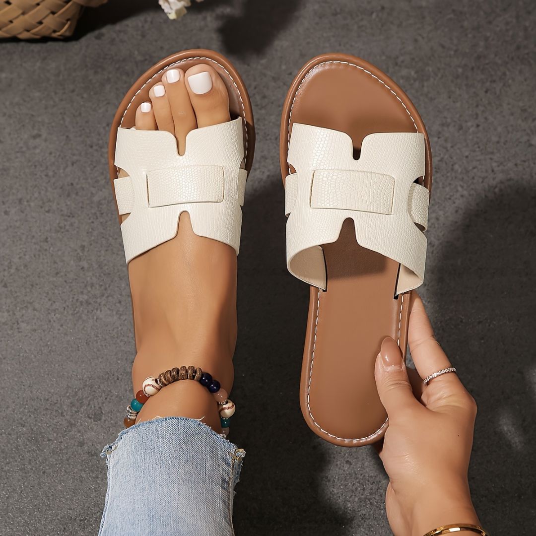 SANDALIAS PLANAS CON DISEÑO CRUZADO Sandalia 8 ZAPRINI 