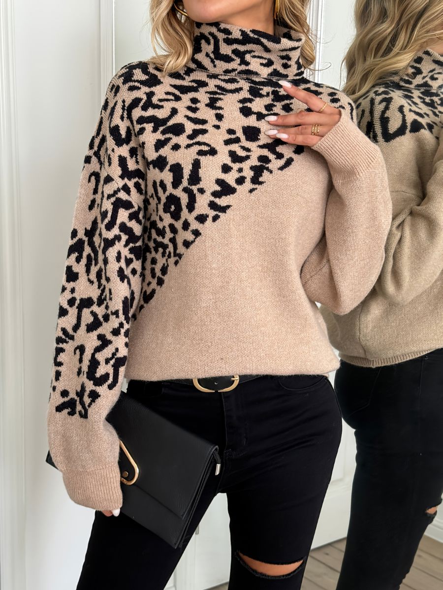 SUÉTER CON CUELLO ALTO Y DETALLE LEOPARDO Sueter 28 ZAPRINI S 