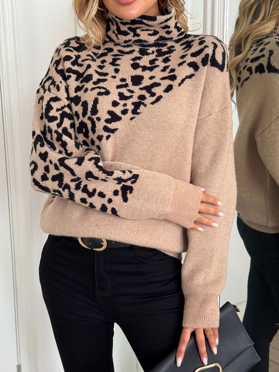 SUÉTER CON CUELLO ALTO Y DETALLE LEOPARDO Sueter 28 ZAPRINI 