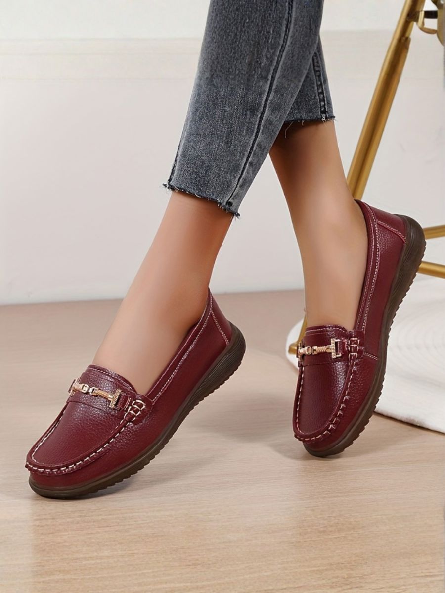 ZAPATOS CON PUNTA REDONDA Y DETALLE METÁLICO Zapato 8 ZAPRINI Bordo 34 
