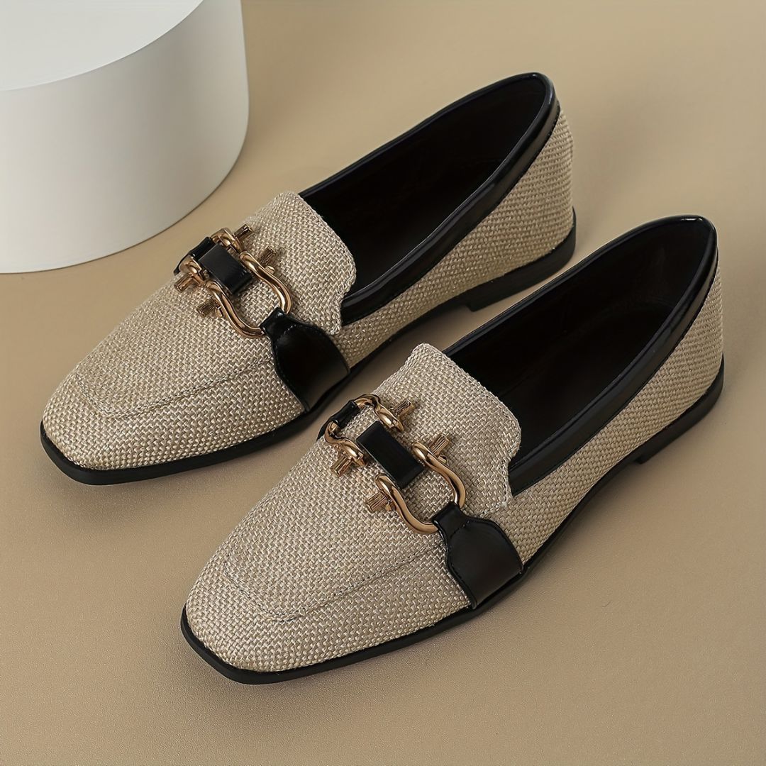 ZAPATOS CON RIBETE CONTASTANTE Y DETALLE DORADO Zapato 21 ZAPRINI 