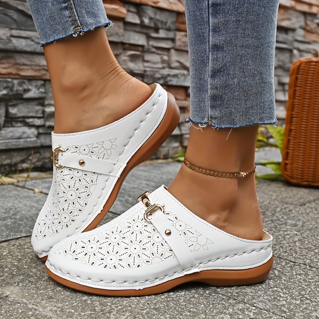 ZUECOS CON DETALLE DE FLORES Zueco 6 ZAPRINI Blanco 34 