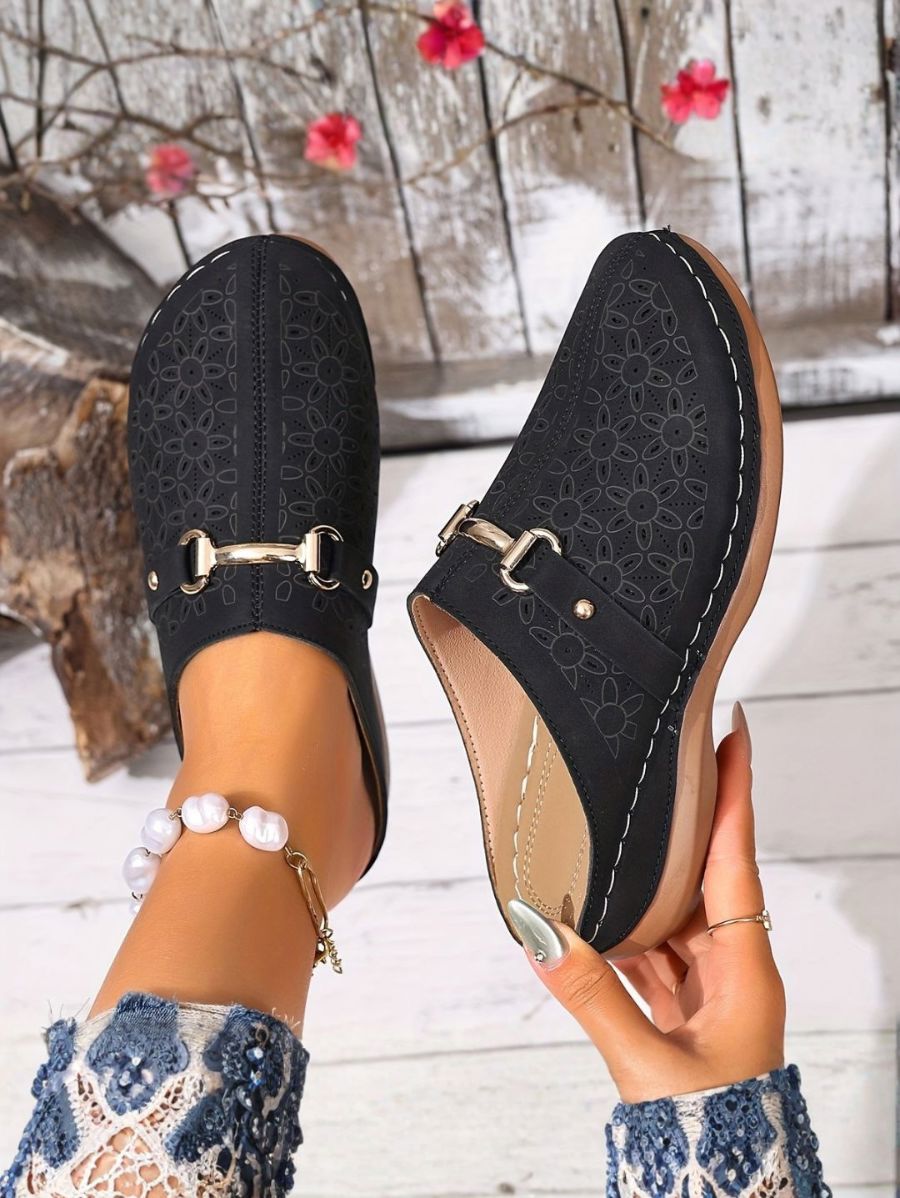ZUECOS CON DETALLE DE FLORES Zueco 6 ZAPRINI Negro 34 