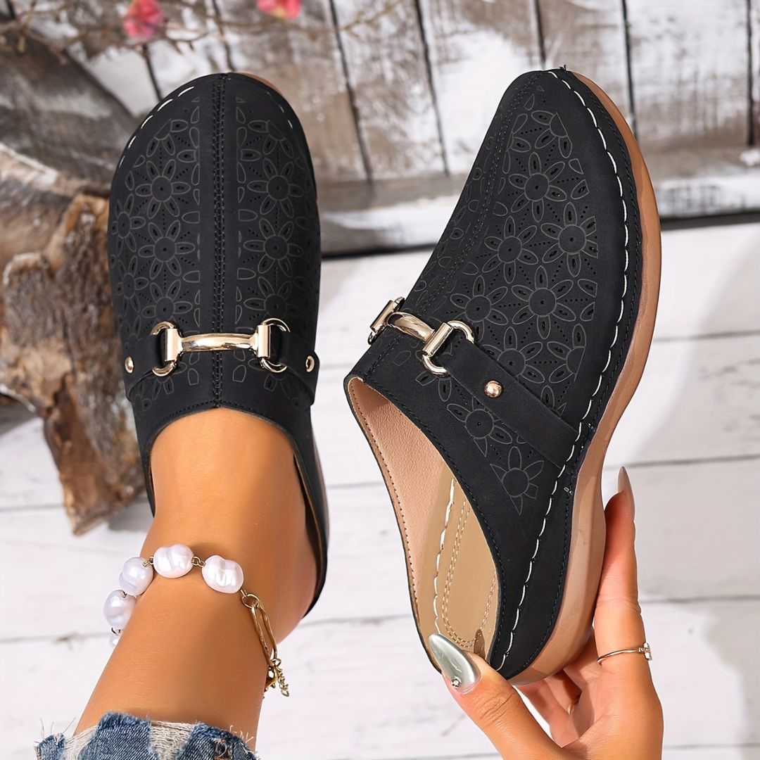 ZUECOS CON DETALLE DE FLORES Zueco 6 ZAPRINI Negro 34 