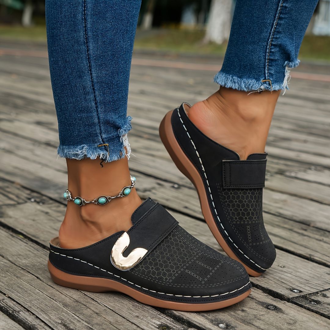 ZUECOS CON DETALLE METÁLICO Zueco 15 ZAPRINI Negro 34 