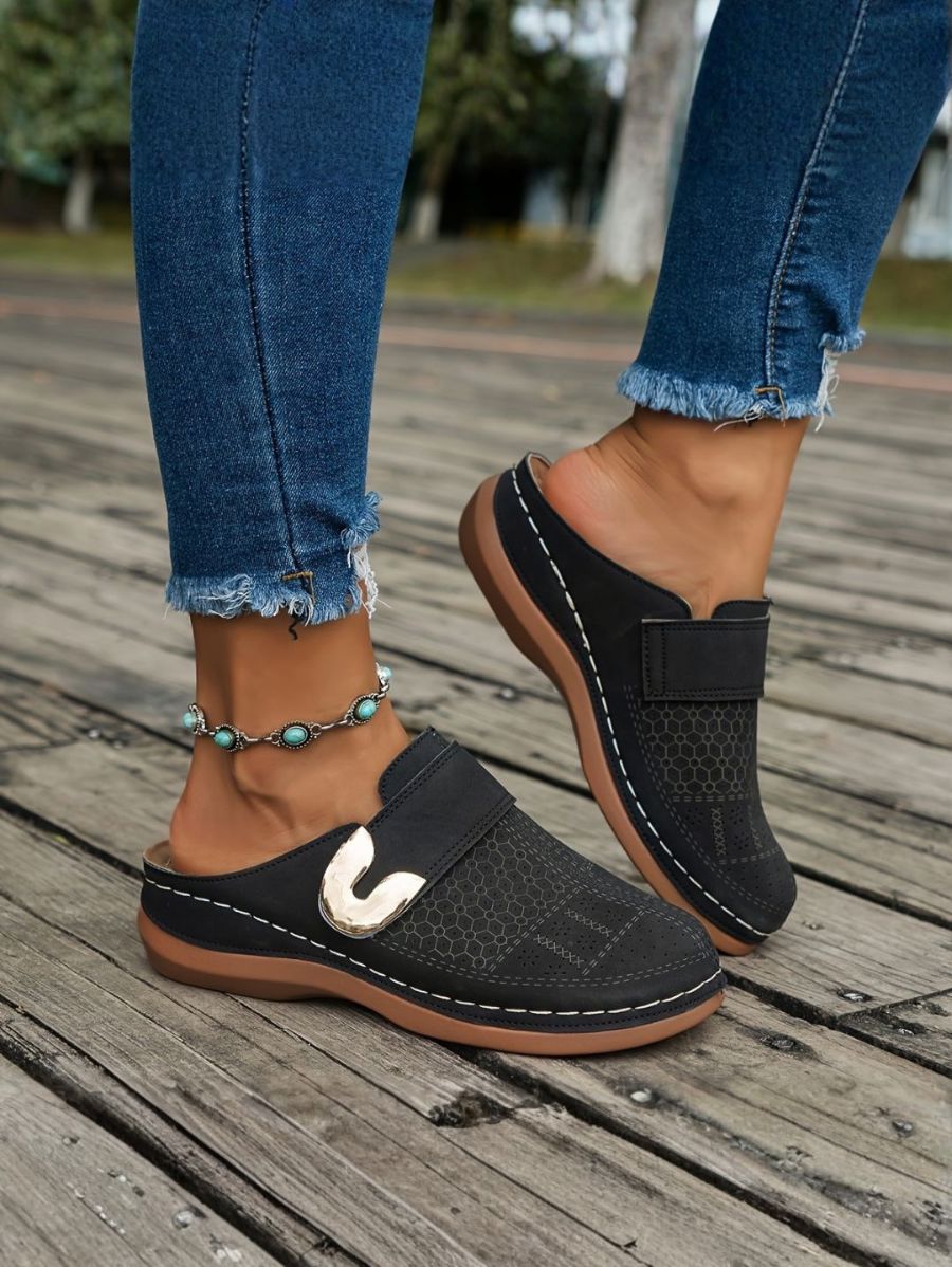 ZUECOS CON DETALLE METÁLICO Zueco 15 ZAPRINI Negro 34 