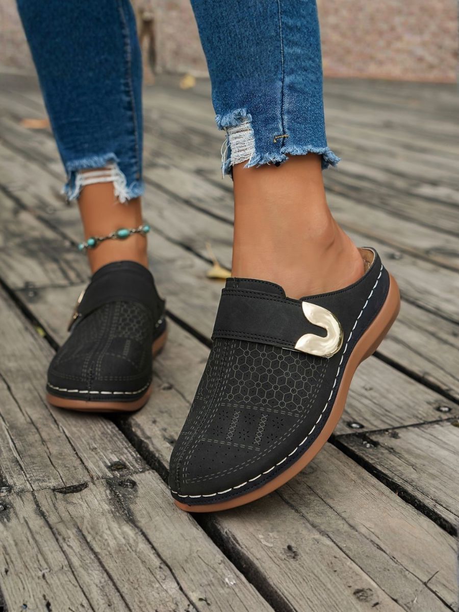 ZUECOS CON DETALLE METÁLICO Zueco 15 ZAPRINI Negro 34 