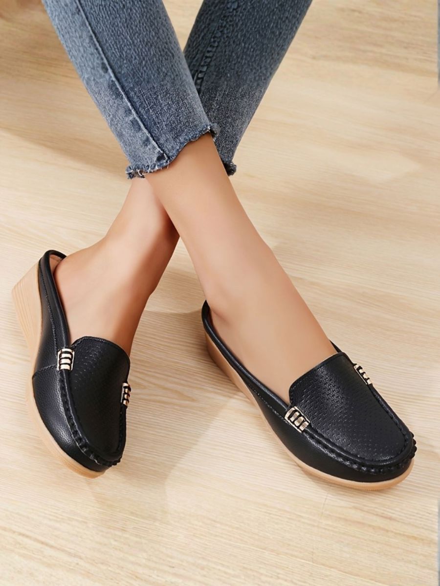 ZUECOS CON DETALLE METÁLICO LATERAL Zueco 16 ZAPRINI Negro 34 