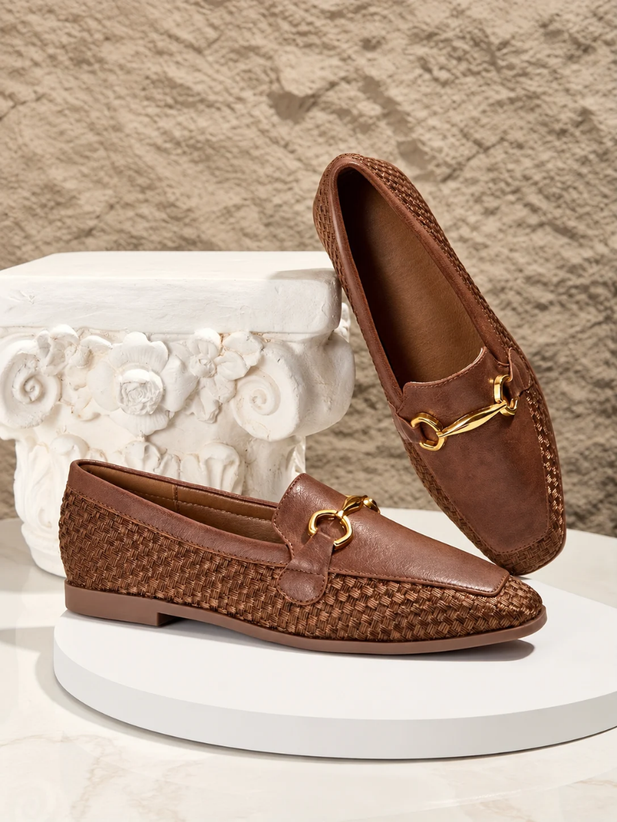 Zapatos De Punta Cuadrada y Detalle Dorado