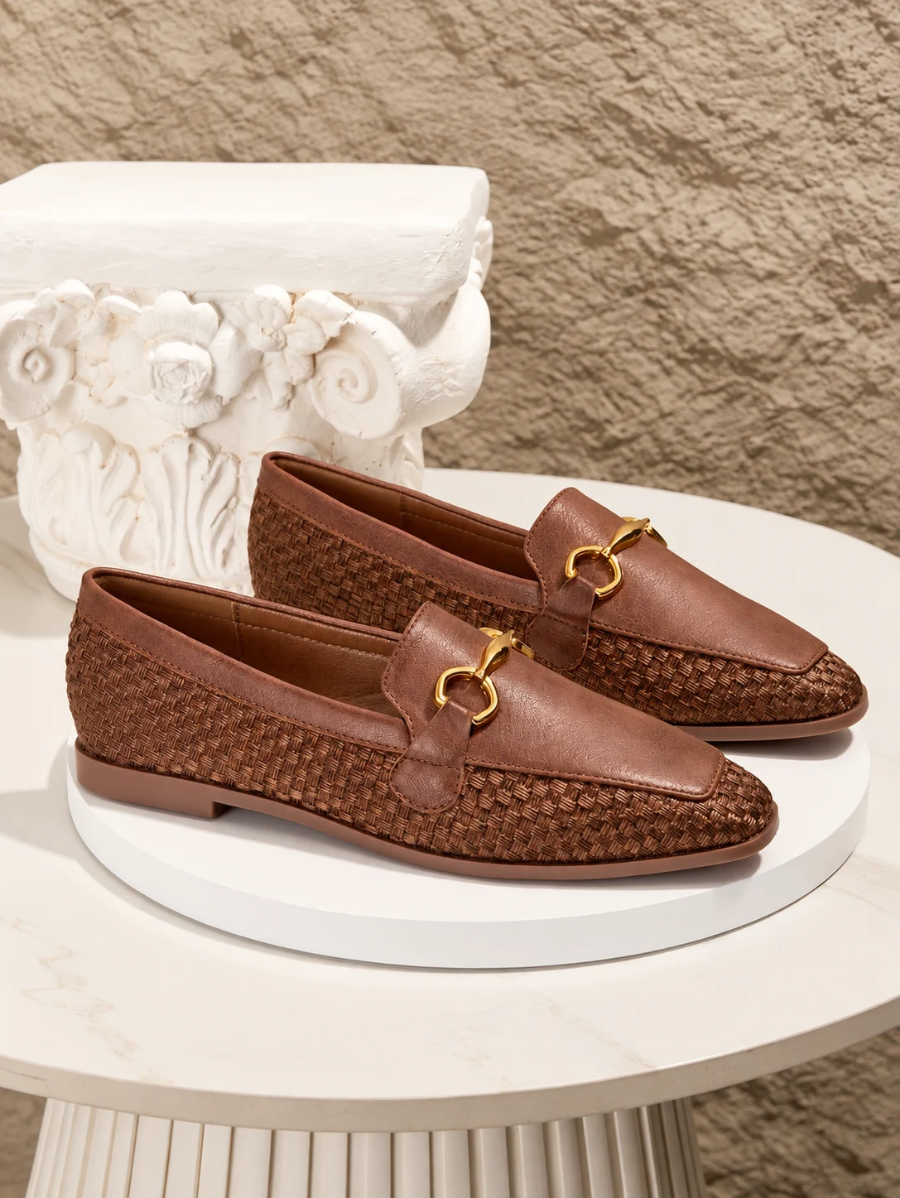 Zapatos De Punta Cuadrada y Detalle Dorado