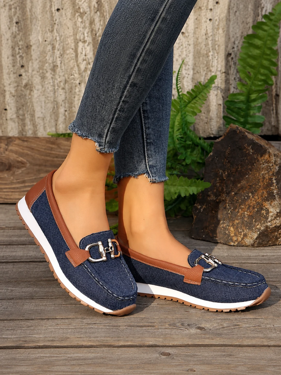Zapatos De Punta Redonda Con Detalle Metálico