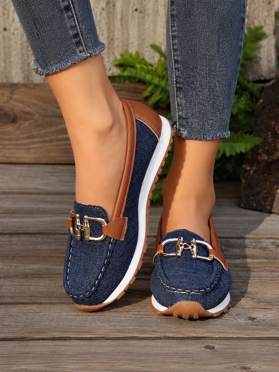 Zapatos De Punta Redonda Con Detalle Metálico
