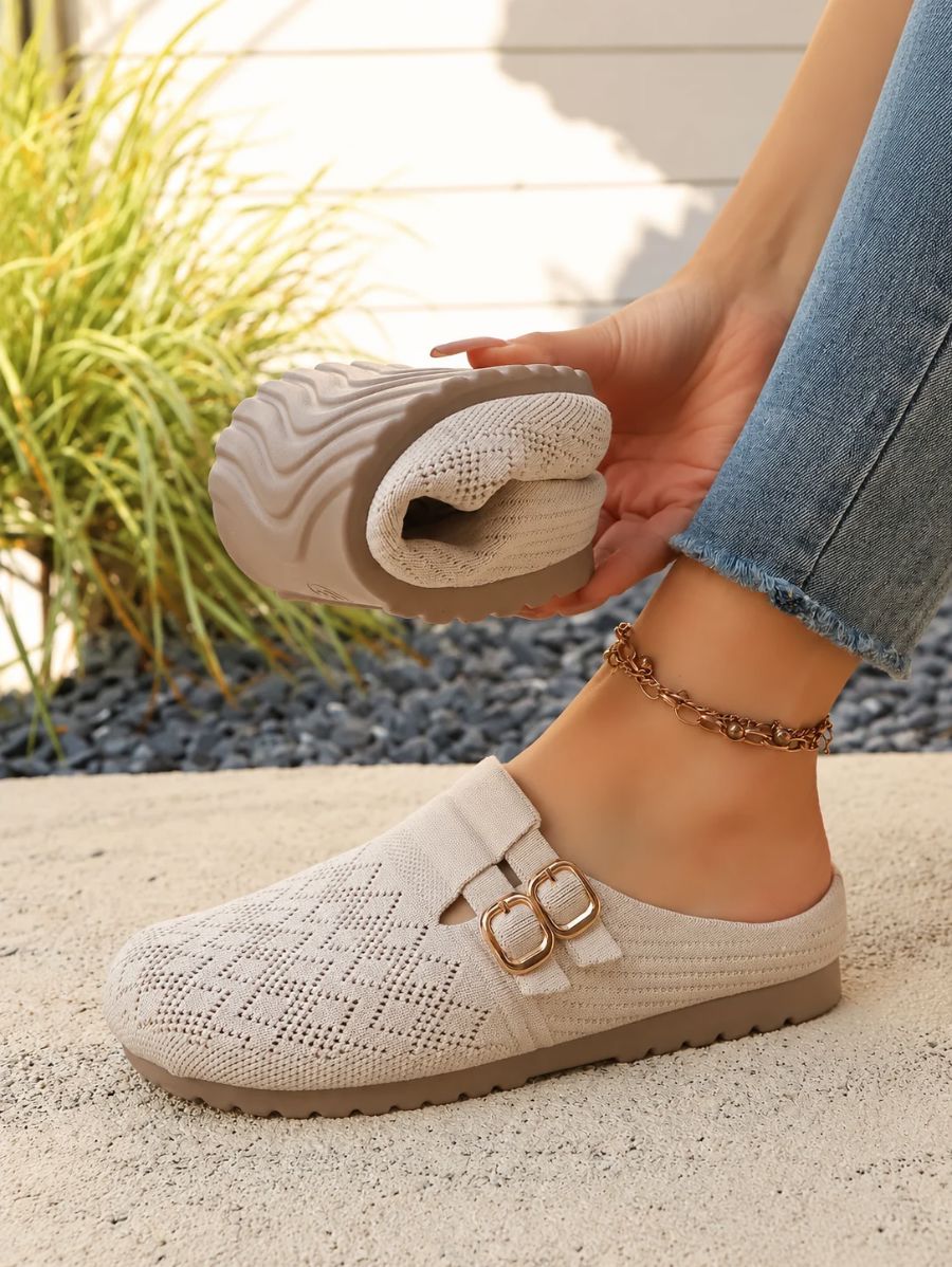 Zuecos Flexibles Con Hebillas y Calado Zueco 23 ZAPRINI 
