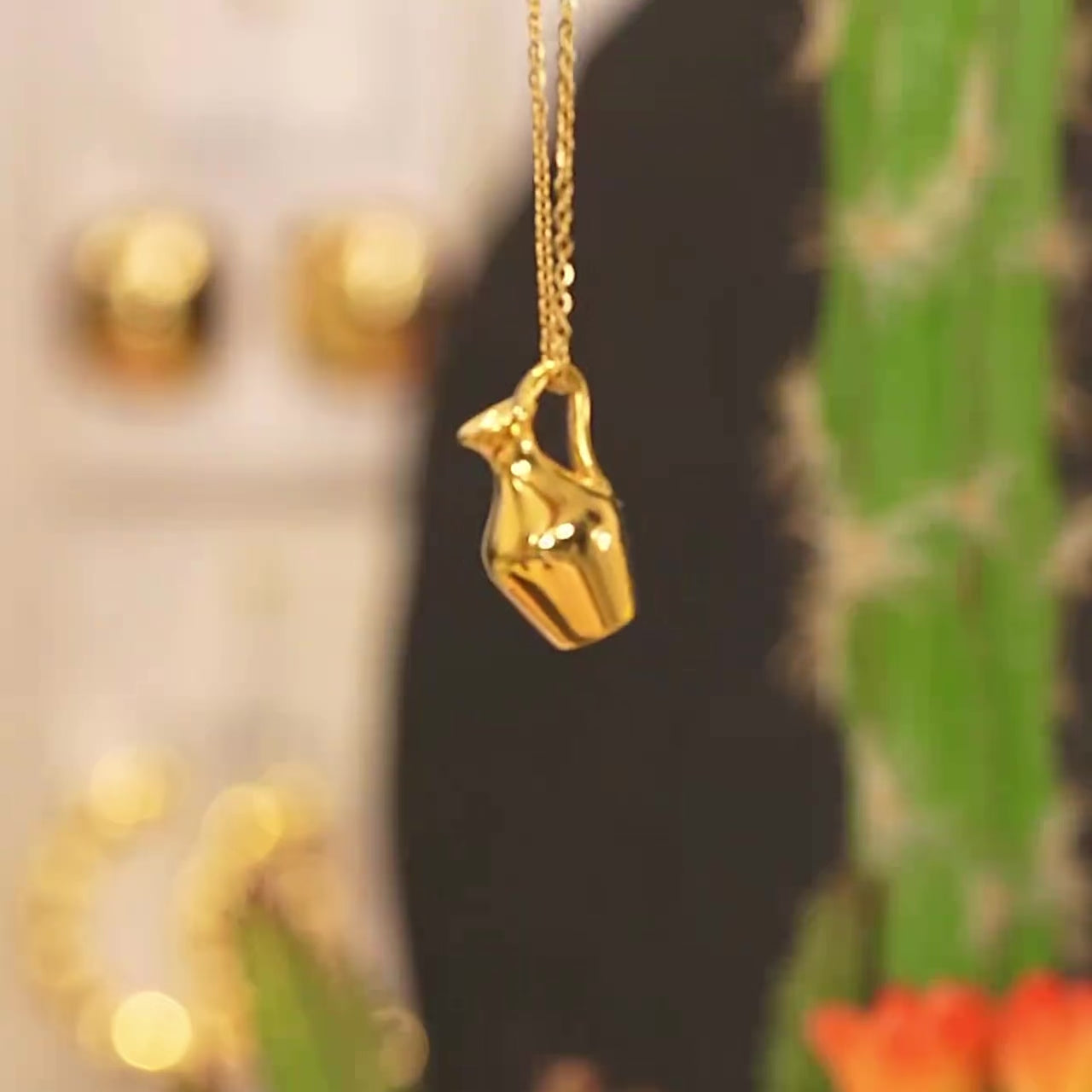 Collar Con Dije De Jarrón Enchapado En Oro 18K