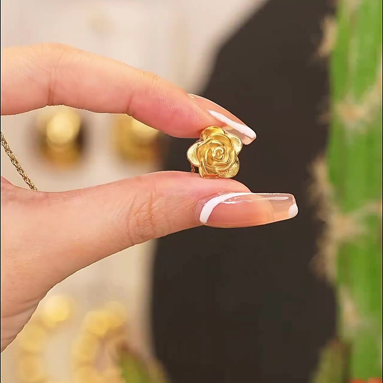 Collar Con Colgante De Flor Enchapado En Oro 18K