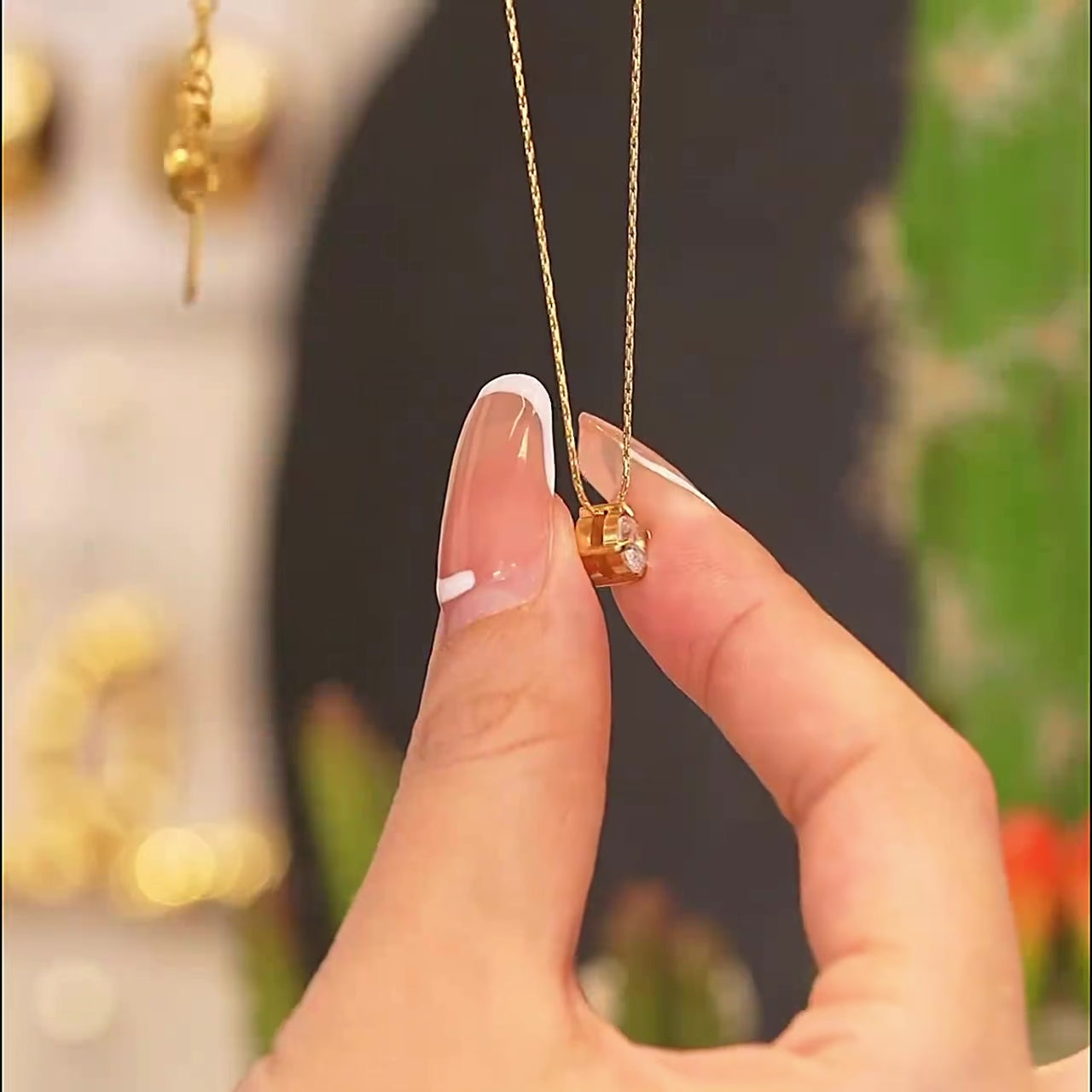 Collar Con Dije Redondo De Circonia Enchapado En Oro 18K